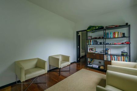 Casa de condomínio à venda com 444m², 5 quartos e 7 vagas Casa de condomínio à venda com 444m², 5 quartos e 7 vagasSala 2