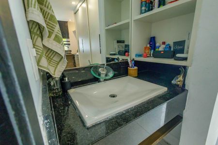 Casa de condomínio à venda com 444m², 5 quartos e 7 vagas Casa de condomínio à venda com 444m², 5 quartos e 7 vagasBanheiro da Suíte 3