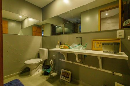 Casa de condomínio à venda com 444m², 5 quartos e 7 vagas Casa de condomínio à venda com 444m², 5 quartos e 7 vagasBanheiro Social