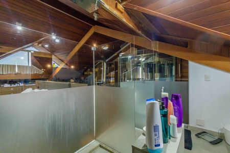 Casa de condomínio à venda com 444m², 5 quartos e 7 vagas Casa de condomínio à venda com 444m², 5 quartos e 7 vagasBanheiro da Suíte 1