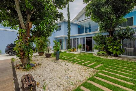 Casa de condomínio à venda com 444m², 5 quartos e 7 vagas Casa de condomínio à venda com 444m², 5 quartos e 7 vagasÁrea Externa