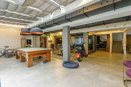 Casa de condomínio à venda com 444m², 5 quartos e 7 vagas Casa de condomínio à venda com 444m², 5 quartos e 7 vagasSala