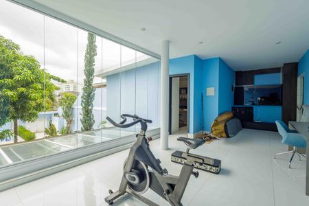 Casa de condomínio à venda com 444m², 5 quartos e 7 vagas Casa de condomínio à venda com 444m², 5 quartos e 7 vagasVaranda