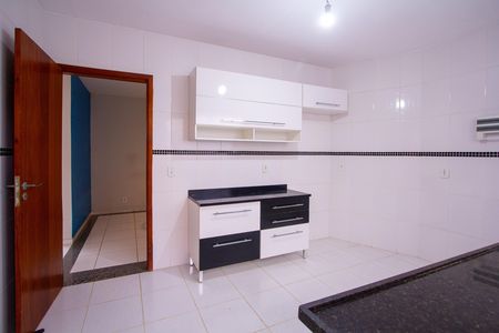 Casa à venda com 92m², 3 quartos e 2 vagas Casa à venda com 92m², 3 quartos e 2 vagasCozinha