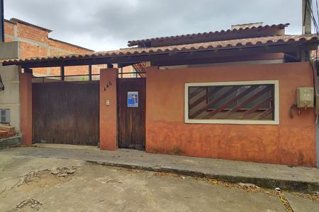 Casa à venda com 92m², 3 quartos e 2 vagas Casa à venda com 92m², 3 quartos e 2 vagasFachada