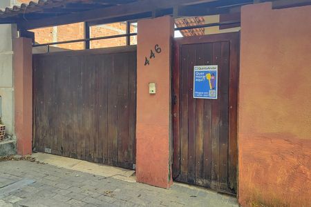 Casa à venda com 92m², 3 quartos e 2 vagas Casa à venda com 92m², 3 quartos e 2 vagasFachada