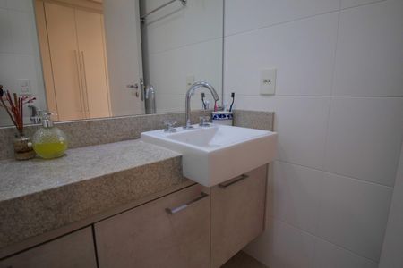 Apartamento à venda com 119m², 3 quartos e 2 vagasBanheiro - Quarto 1