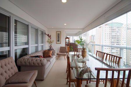 Apartamento à venda com 119m², 3 quartos e 2 vagasVaranda - Sala