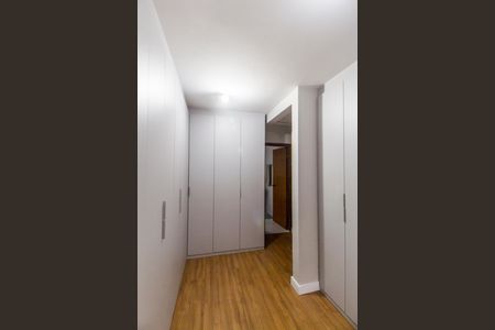 Casa de condomínio à venda com 360m², 4 quartos e 4 vagasCloset da suíte 2