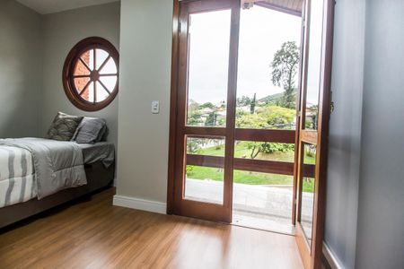 Casa de condomínio à venda com 360m², 4 quartos e 4 vagasSuíte master