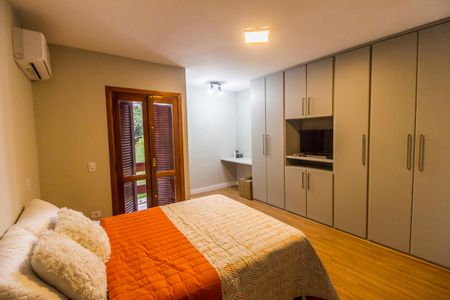 Casa de condomínio à venda com 360m², 4 quartos e 4 vagasSuíte 4