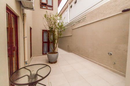 Casa de condomínio à venda com 360m², 4 quartos e 4 vagasCorredor lateral