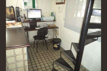 Casa à venda com 65m², 4 quartos e sem vaga