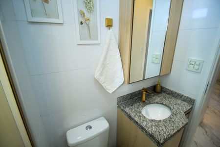Apartamento à venda com 55m², 2 quartos e 1 vaga Apartamento à venda com 55m², 2 quartos e 1 vagaBanheiro