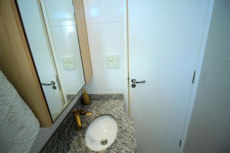 Apartamento à venda com 55m², 2 quartos e 1 vaga Apartamento à venda com 55m², 2 quartos e 1 vagaBanheiro