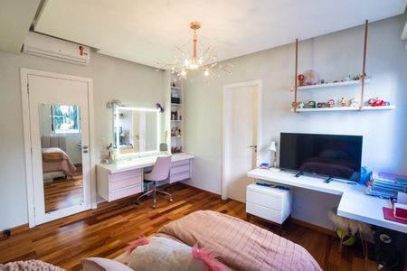 Apartamento à venda com 234m², 3 quartos e 4 vagasSuite 2