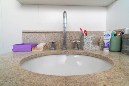 Apartamento à venda com 234m², 3 quartos e 4 vagasBanheiro da Suíte 3 Detalhe