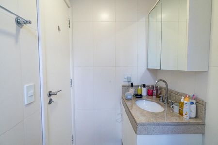 Apartamento à venda com 234m², 3 quartos e 4 vagasBanheiro da Suíte 2