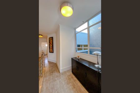 Casa à venda com 160m², 3 quartos e 4 vagasHall