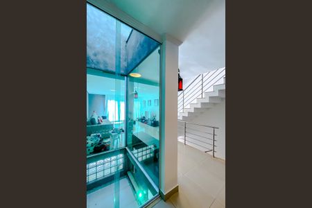 Casa à venda com 160m², 3 quartos e 4 vagasHall