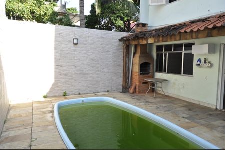 Casa à venda com 327m², 4 quartos e 1 vagaQuintal