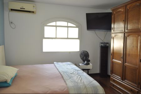 Casa à venda com 327m², 4 quartos e 1 vagaSuíte 2