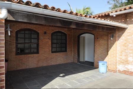 Casa à venda com 327m², 4 quartos e 1 vagaQuintal