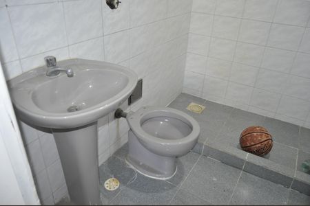 Casa à venda com 327m², 4 quartos e 1 vagaBanheiro da Suíte 1