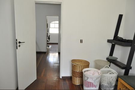 Casa à venda com 327m², 4 quartos e 1 vagaQuarto  2