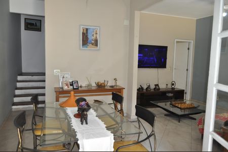 Casa à venda com 327m², 4 quartos e 1 vagaSala