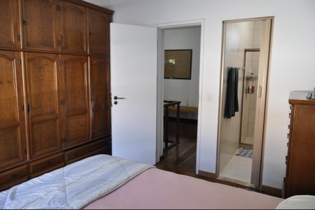 Casa à venda com 327m², 4 quartos e 1 vagaSuíte 2