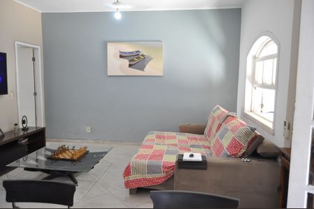 Casa à venda com 327m², 4 quartos e 1 vagaSala