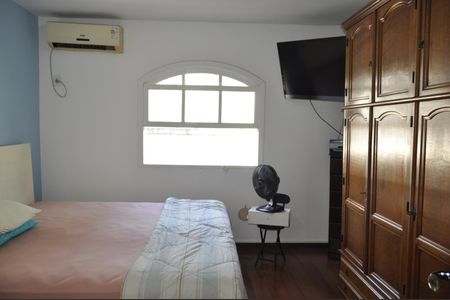 Casa à venda com 327m², 4 quartos e 1 vagaSuíte 2