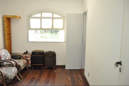 Casa à venda com 327m², 4 quartos e 1 vagaQuarto  2