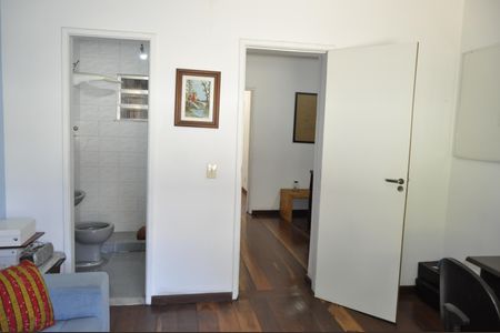 Casa à venda com 327m², 4 quartos e 1 vagaSuíte 1