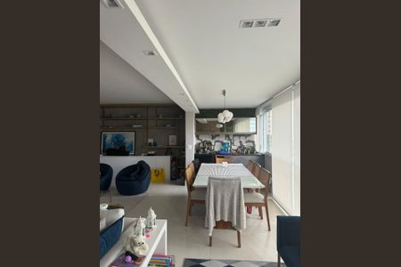 Apartamento à venda com 131m², 2 quartos e 2 vagasSala