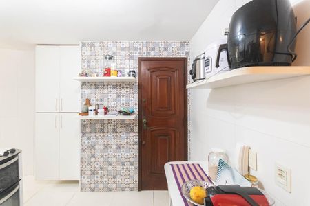 Apartamento à venda com 130m², 3 quartos e 2 vagasCozinha