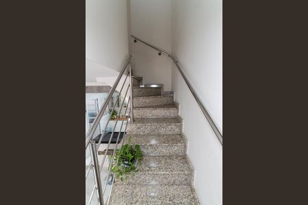 Casa de condomínio para alugar com 110m², 2 quartos e 2 vagasEscada