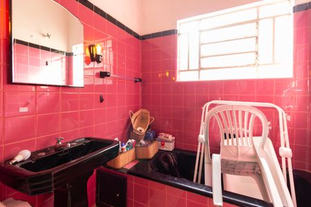 Casa à venda com 200m², 3 quartos e 2 vagasBanheiro