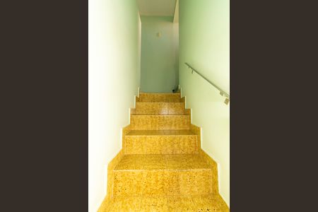 Casa para alugar com 150m², 4 quartos e 2 vagasEscada