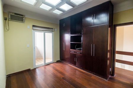 Casa de condomínio para alugar com 395m², 4 quartos e 4 vagas Casa de condomínio para alugar com 395m², 4 quartos e 4 vagasSuíte master