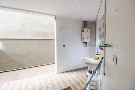 Casa de condomínio para alugar com 395m², 4 quartos e 4 vagas Casa de condomínio para alugar com 395m², 4 quartos e 4 vagasÁrea de Serviço