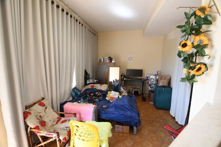 Casa à venda com 250m², 2 quartos e 1 vagaSala