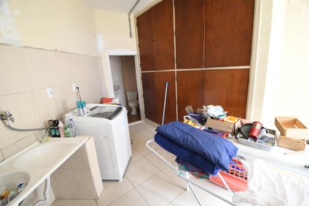 Casa à venda com 250m², 2 quartos e 1 vagaÁrea de Serviço