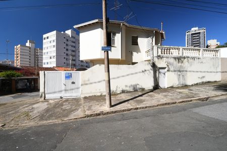 Casa à venda com 250m², 2 quartos e 1 vagaFachada