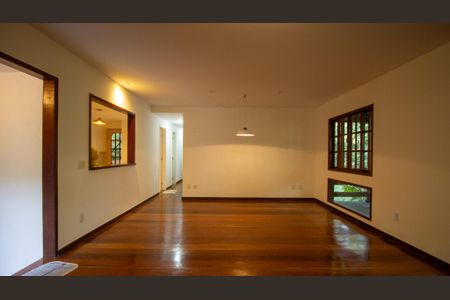 Casa para alugar com 280m², 4 quartos e 3 vagasSala