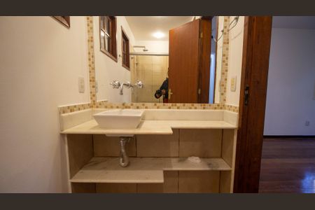 Casa para alugar com 280m², 4 quartos e 3 vagasBanheiro da Suíte 1