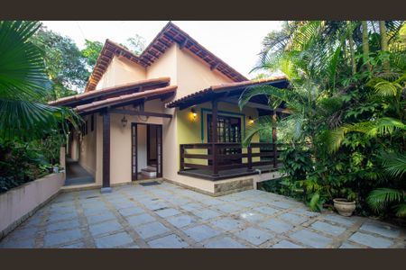 Casa para alugar com 280m², 4 quartos e 3 vagasQuintal