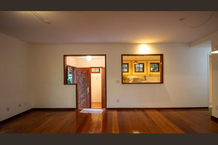 Casa para alugar com 280m², 4 quartos e 3 vagasSala