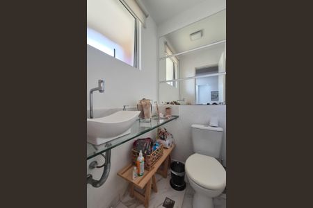 Casa de condomínio à venda com 110m², 3 quartos e 2 vagasLavabo